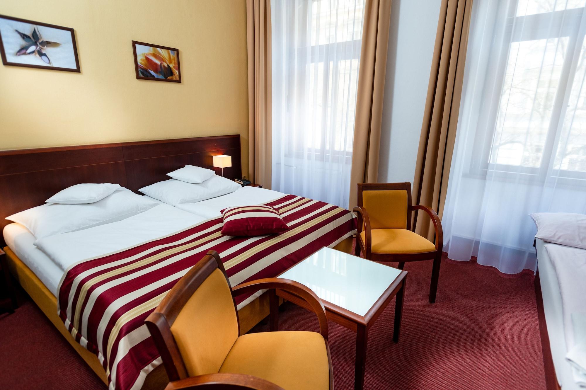 Hotel Petr Прага Екстериор снимка
