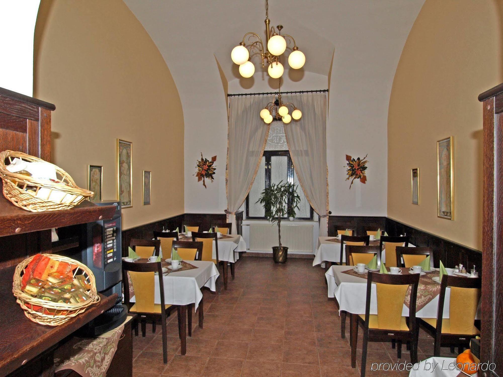 Hotel Petr Прага Ресторант снимка