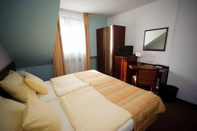 Hotel Petr Прага Екстериор снимка